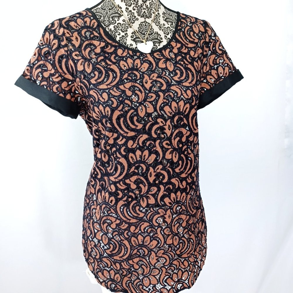 EXPRESS Scoop Neck SS Gold & Black Stretch Lace Tee Shirt Style Blouse Top M
